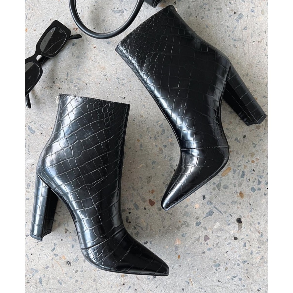White Fox Boutique- Kayla Ankle Boots Black Croc Black (6) NEVER BEEN WORN